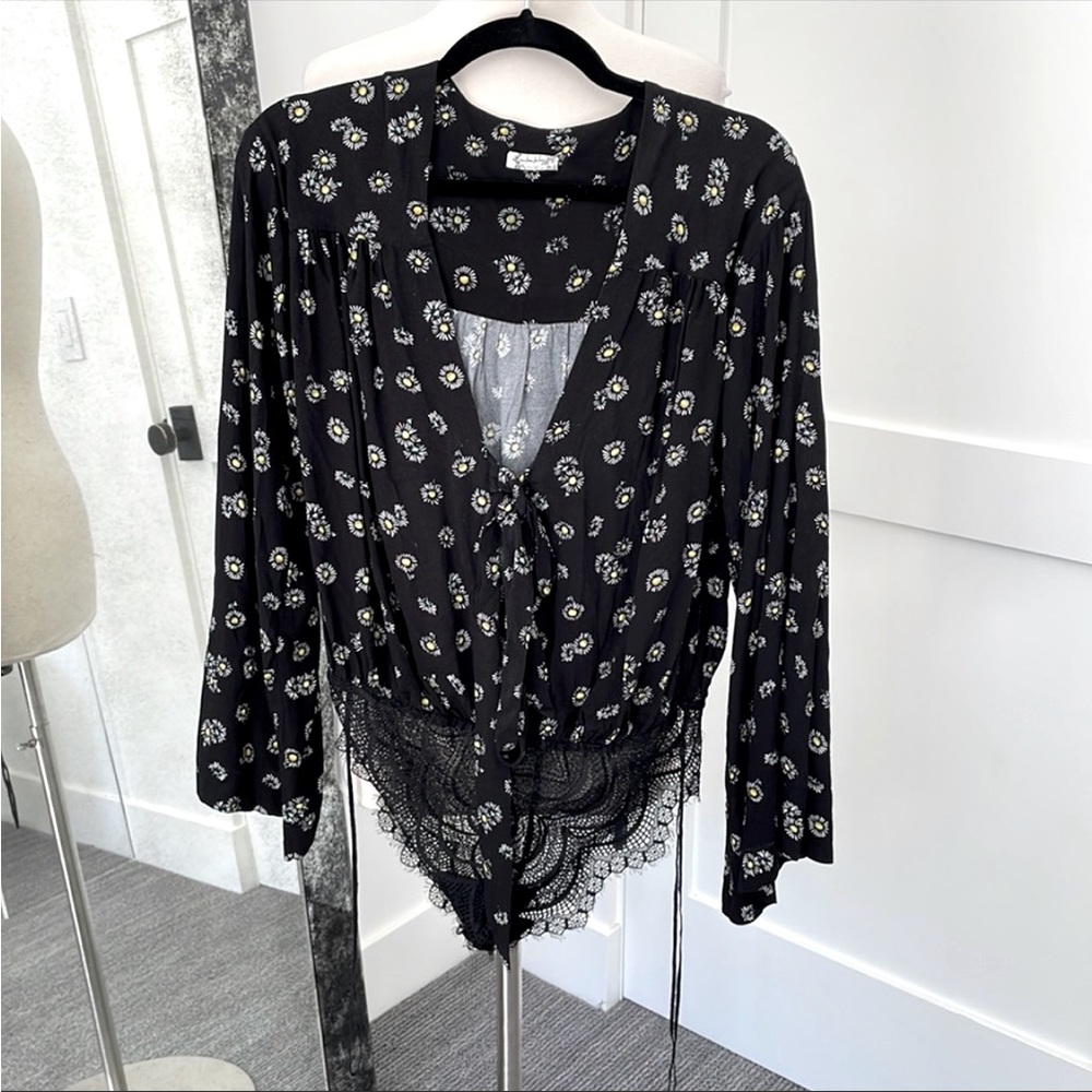 FREE PEOPLE Forties Feels Black Floral Bodysuit, Bell Sleeves Size XS